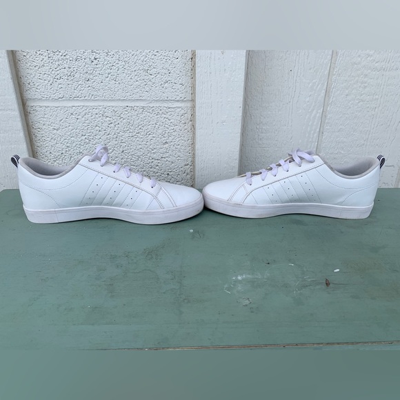 Adidas Sneakers- Black stripes - Picture 3 of 9